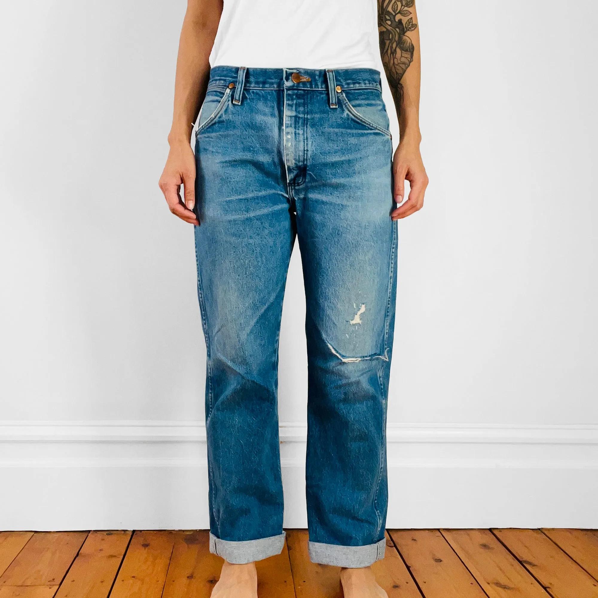 1980s Distressed Well-Worn Wrangler Boyfriend High-Waisted Ripped-Knee Denim Jeans - Waist 31