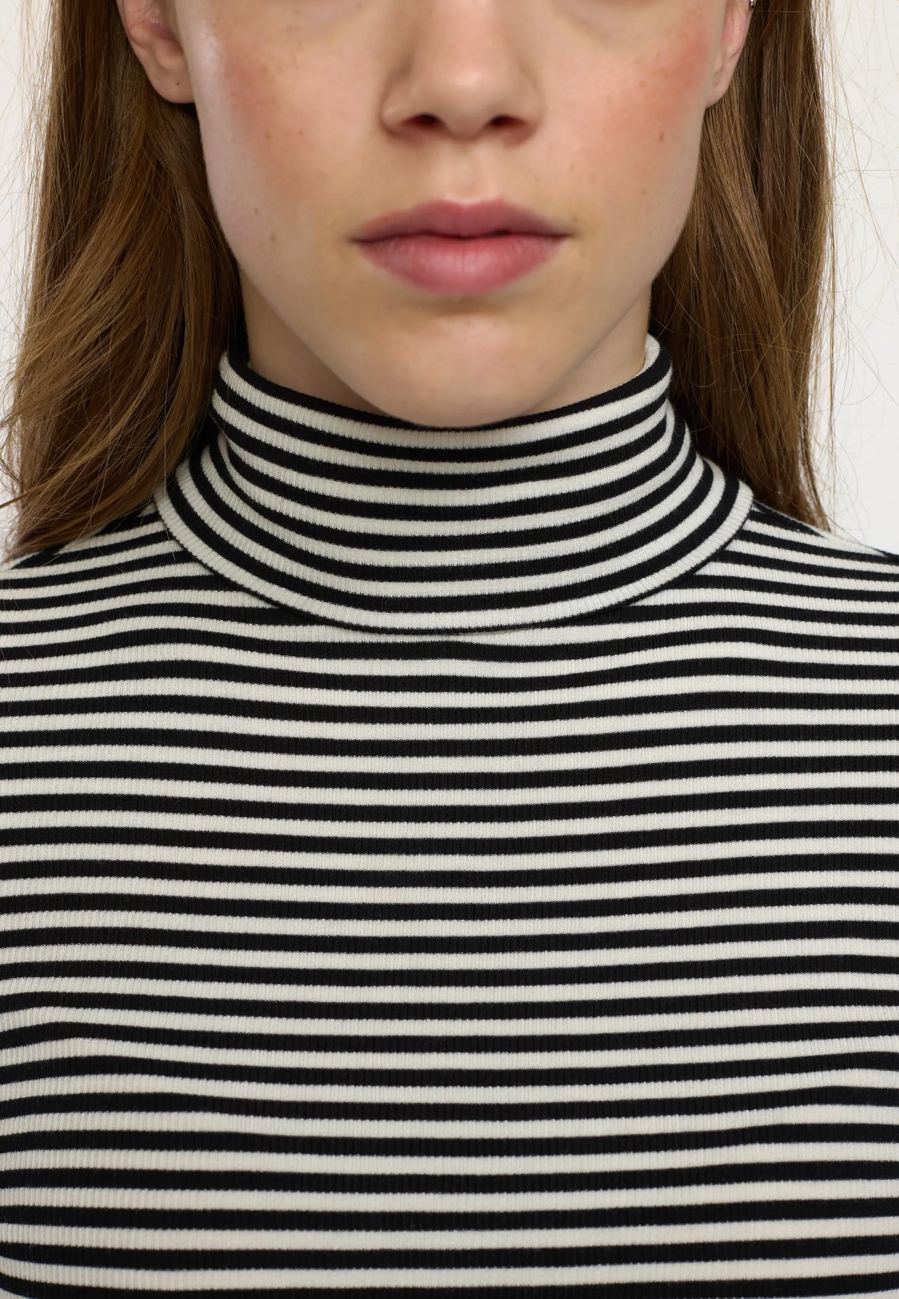 SRFenja Stripe Rollneck Top - Black